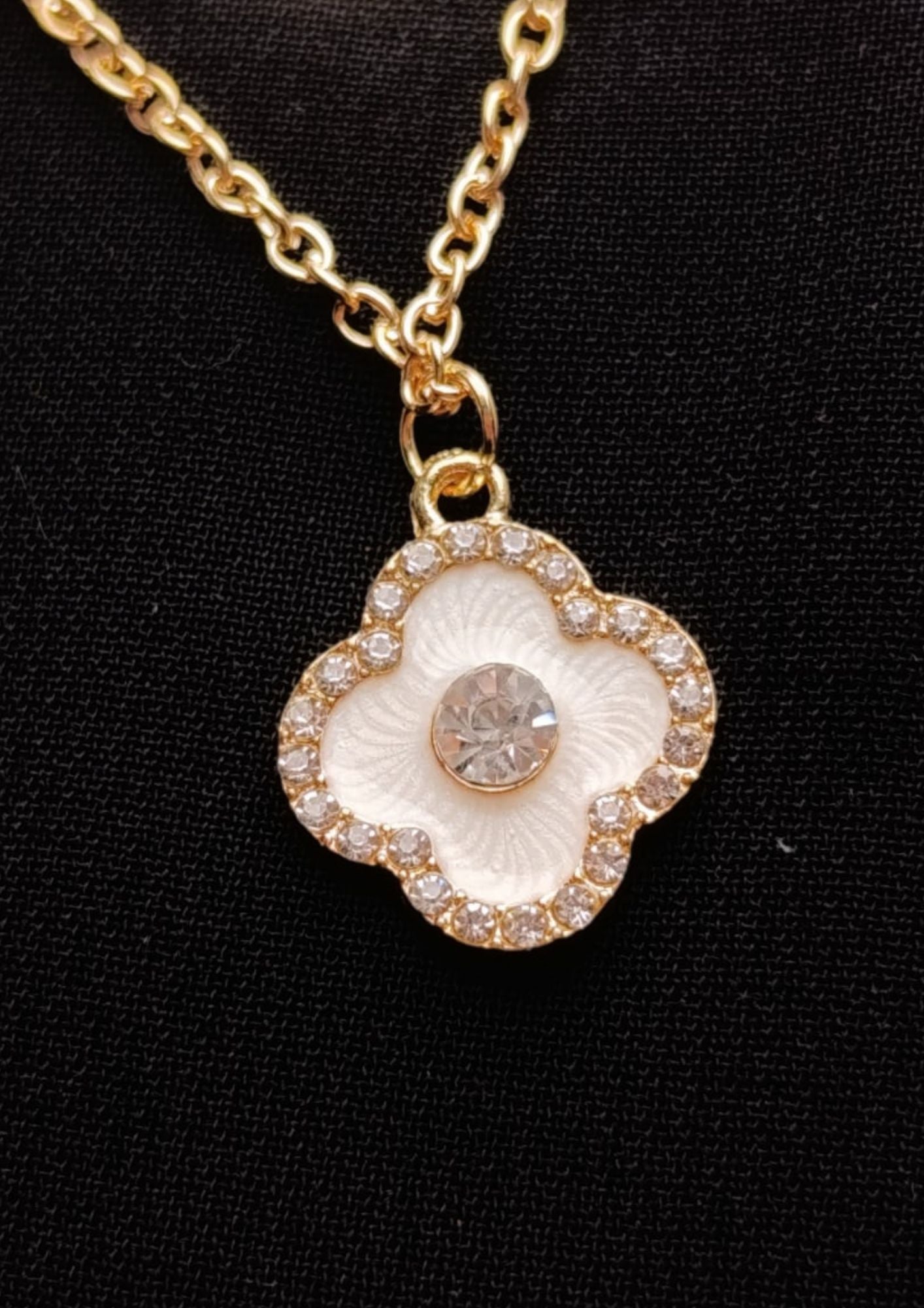 Elegant Layered Clover Set