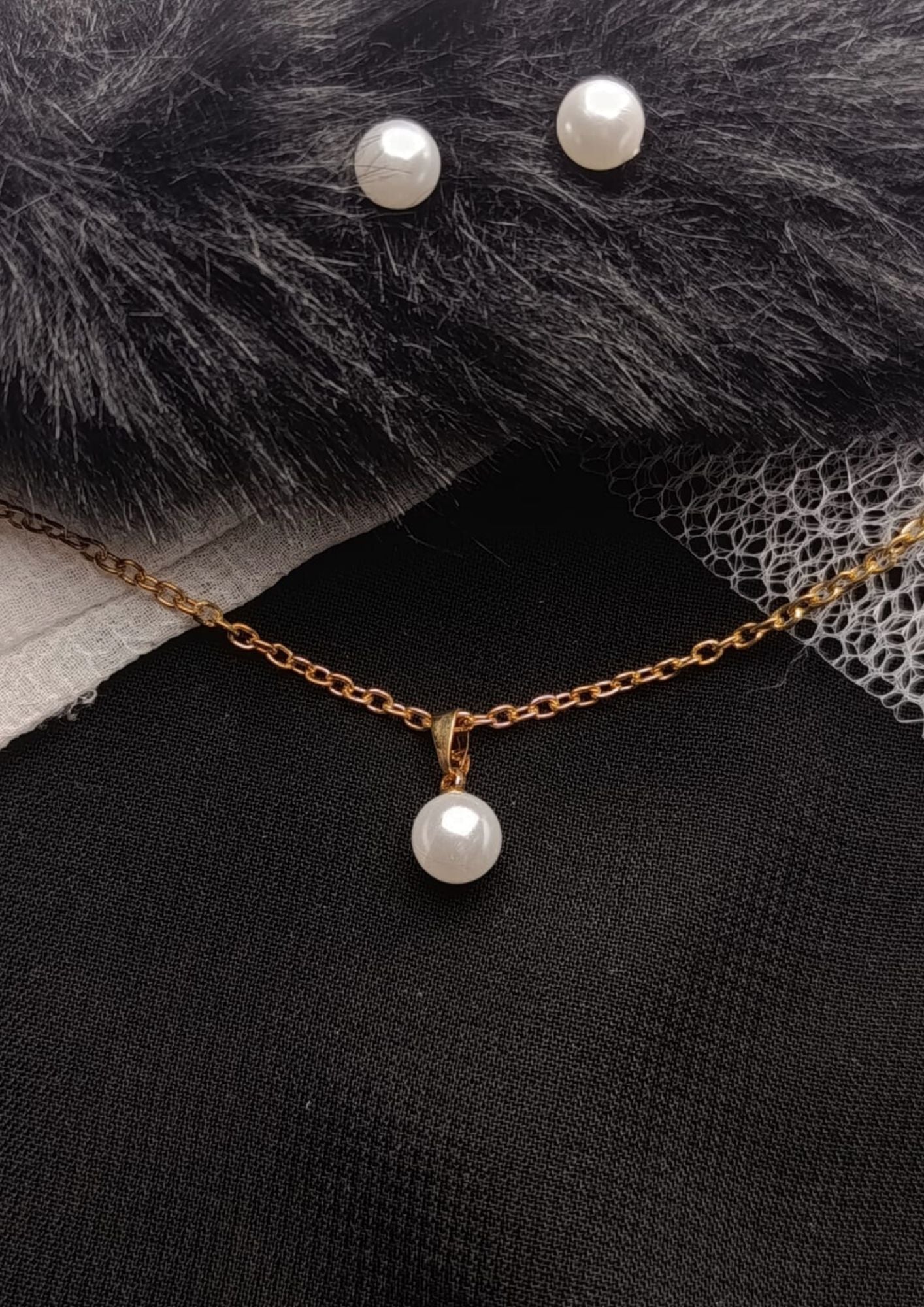 Classic Pearl Necklace & Earring Set